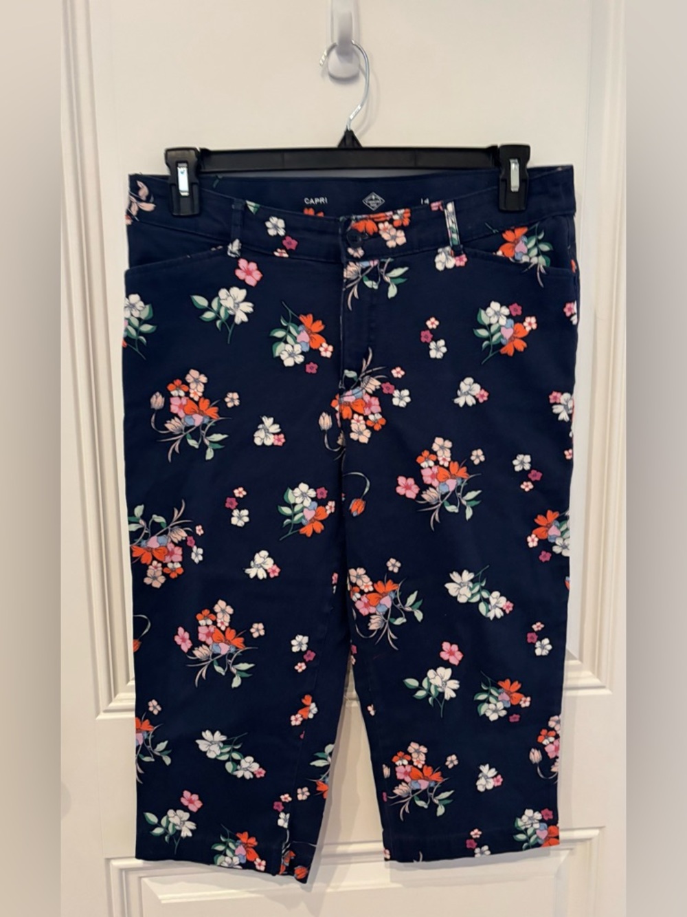 St. John's Bay Navy Floral Capri Pants